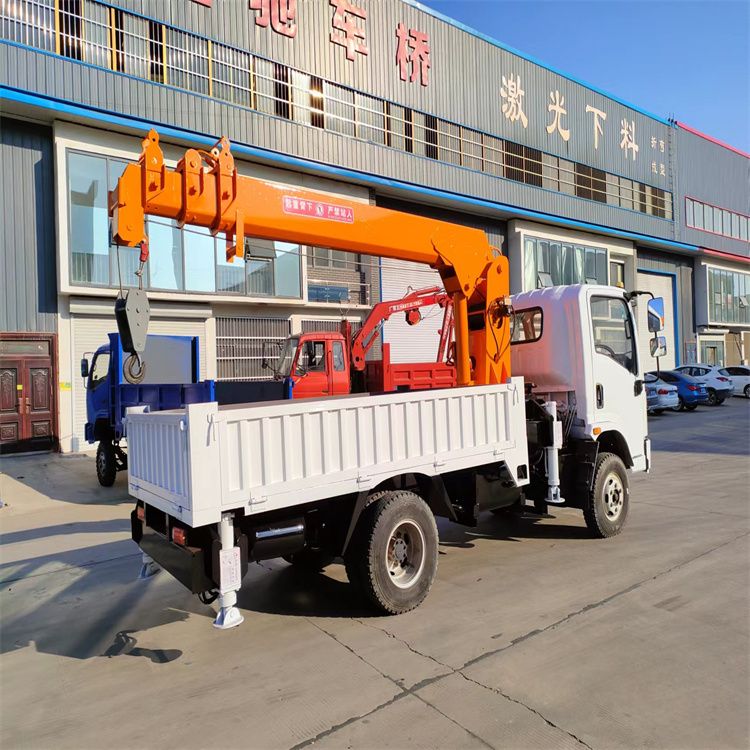 保定市三轮随车吊定制 农用改装机自备吊中瑞长期出售